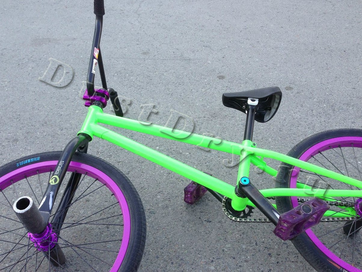 покраска велосипеда BMX в салатовый цвет с фиолетовыми ободами
